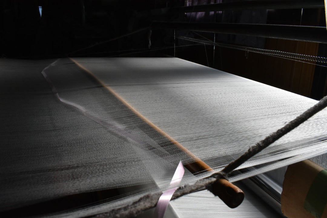 このストールをつくっているのは、顔の見える職人たちです