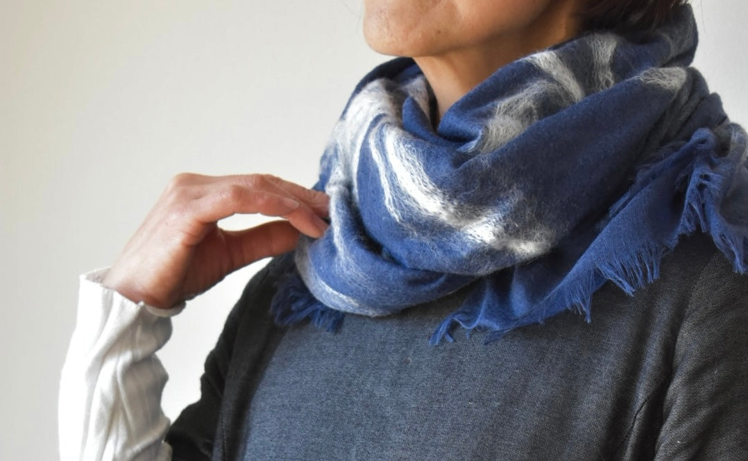 本格的な寒さに寄り添う。ふんわり暖かニードルパンチストール