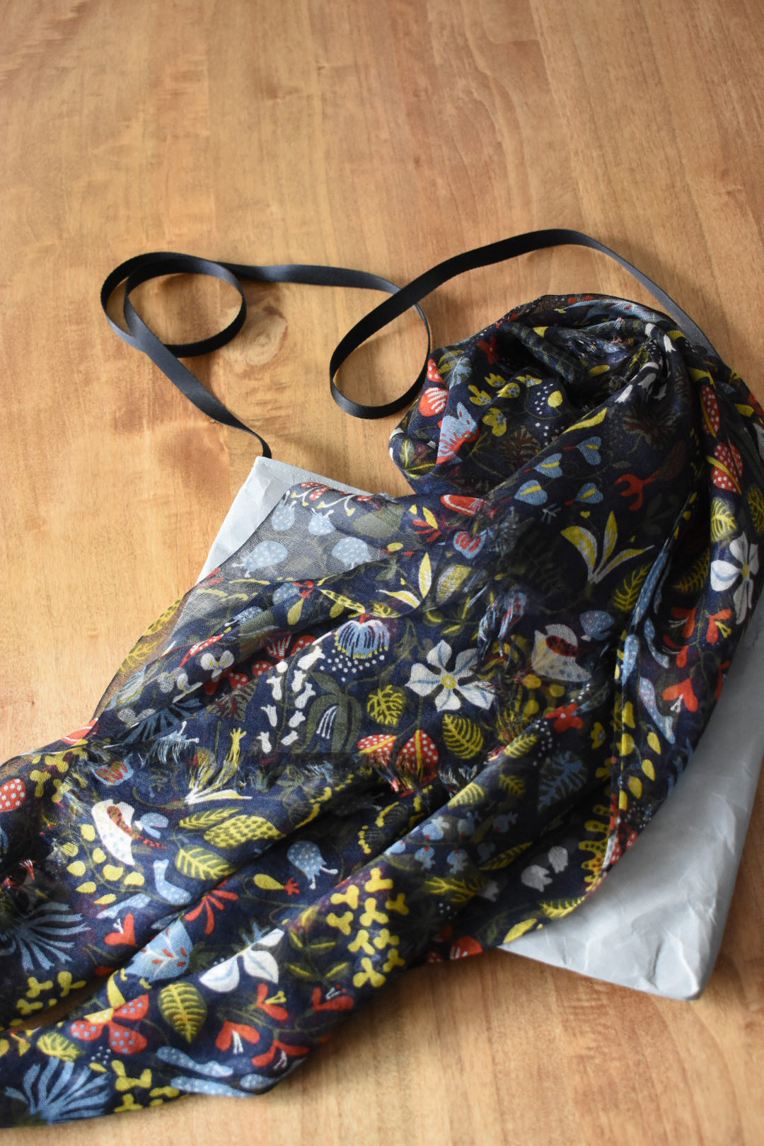 シルクカシミヤ　スティグリンドベリコラボ　北欧柄　ハーバリウム navy