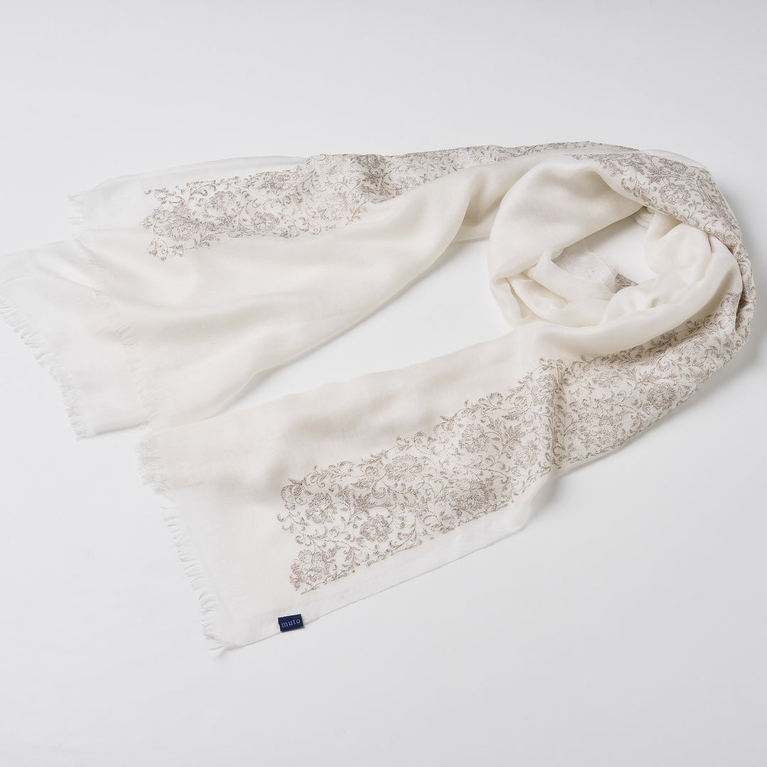 シルクカシミヤ　刺繍ストール　Embroidery stole