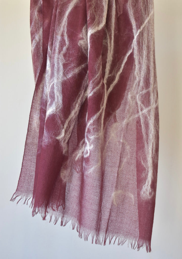 シルクウール　シルクの綿の装飾　本格的な寒さに　needle punch stole wine