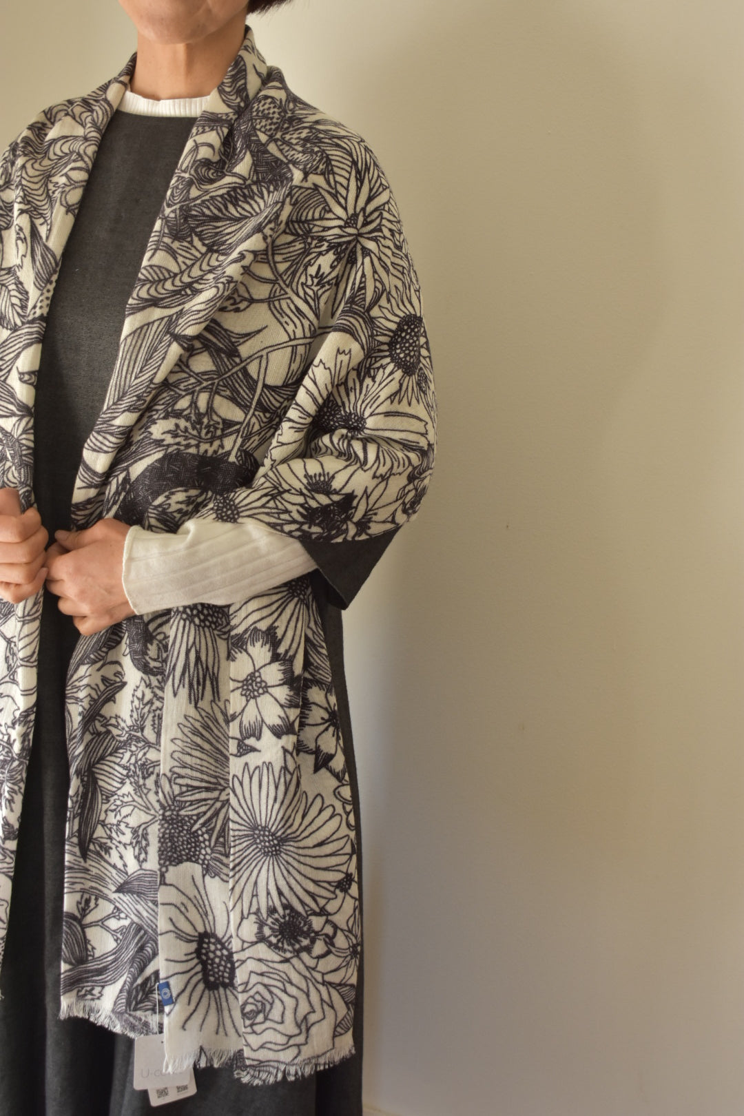 ボタニカル花柄　大伴ストール　シルクウール綿麻　U-conic monotone