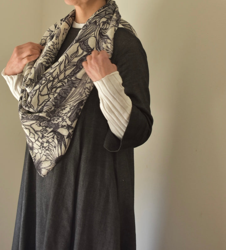 ボタニカル花柄　大伴ストール　シルクウール綿麻　U-conic monotone