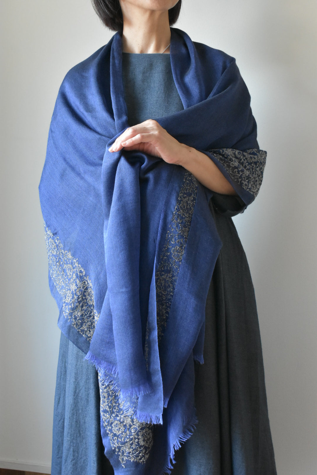 シルクカシミヤ　刺繍ストール　25秋冬新作　Embroidery stole blue