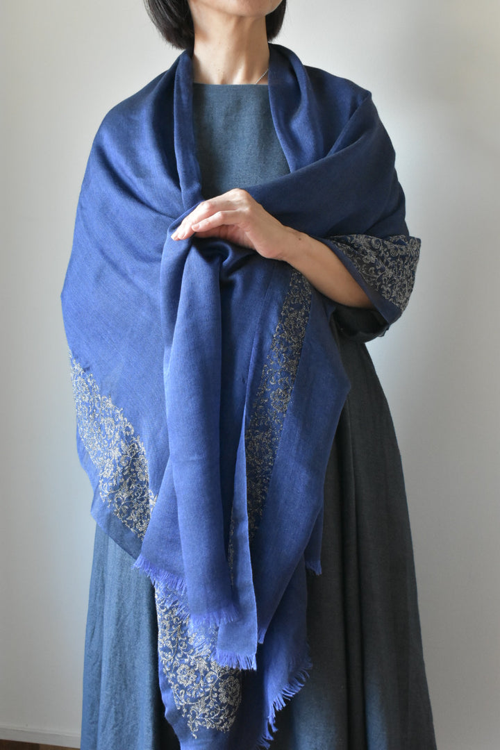 シルクカシミヤ　刺繍ストール　25秋冬新作　Embroidery stole blue