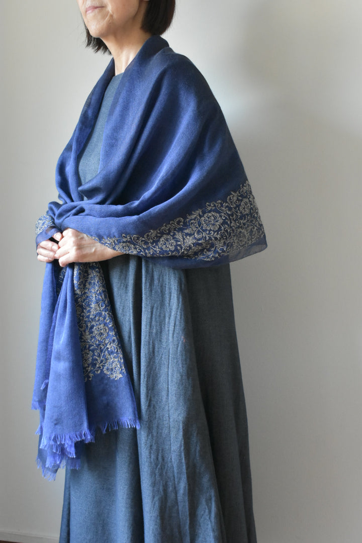 シルクカシミヤ　刺繍ストール　25秋冬新作　Embroidery stole blue