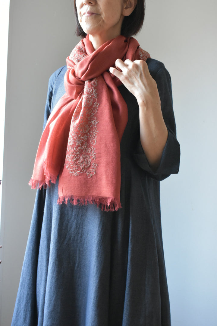 シルクカシミヤ　刺繍ストール　25秋冬新作　Embroidery stole orange