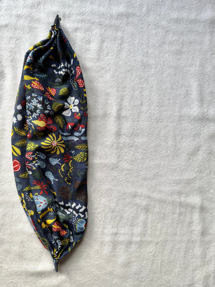 シルクカシミヤ　スティグリンドベリ第三弾コラボ　楽らくスカーフLink  ハーバリウム　 ネイビー